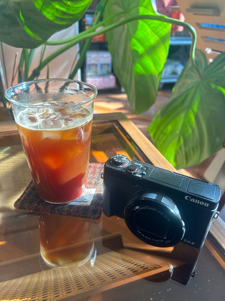 chamama0921's tweet photo. 今日バドミントンで相手のスマッシュを勢いよく返したら、ラケットが少しだけ曲がった。部活の帰り道、お気に入りのカフェで淹れたてのミルクティーを飲んだら、明日も頑張ろうって思えた！ https://t.co/AYyZ8WySHp