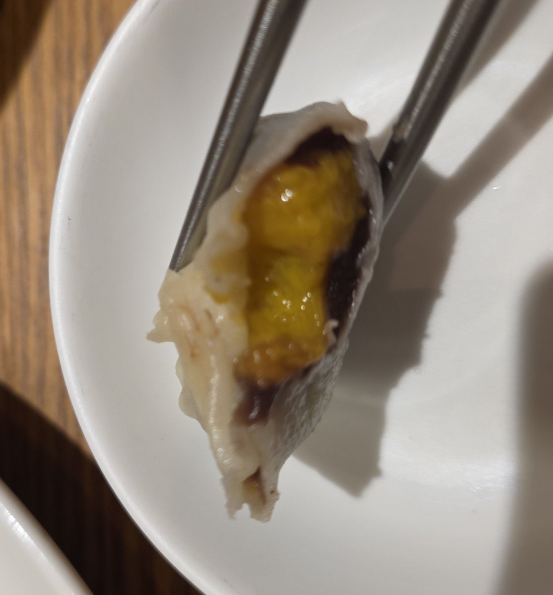 tmp1011's tweet photo. りょーしんが先日結婚記念日だったんでランチ行ったんですけど結局色々買ってもらってなんかおごった感じになりませんでした😭
小籠包を10こ食べました☺
マンゴーとチョコ(食べかけを失礼しました)
帰ります…🚅 https://t.co/8w2h72BitZ