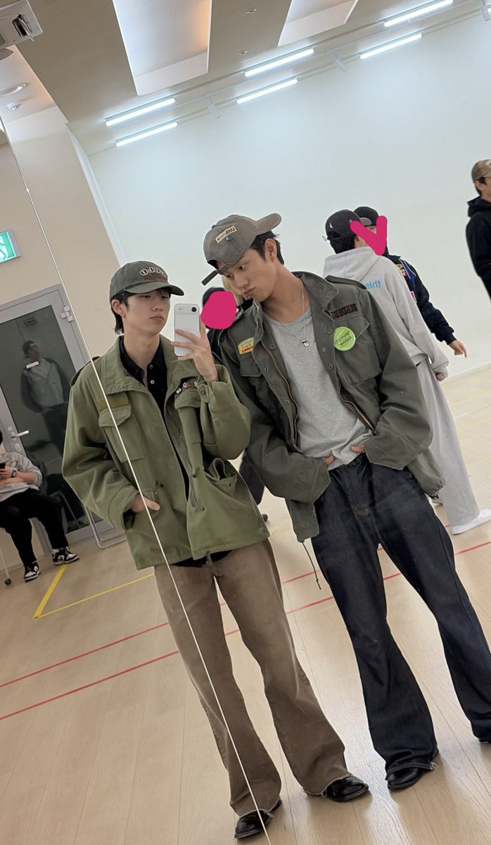 itsjiungduh's tweet photo. jiung talked about the ig story he uploaded with intak 🌟🐸🐶 #jitak 

🐸 ah the ig story with intak? we clocked in at work and intak was like “we look like a couple/we’re matching today huh?” and i asked him why he was copying me (😭) then suggested we should take a picture and upload it. seems like his inspo lately is choi jiungㅋㅋㅋㅋ i’m just kidding… when i told him that i saw his expression instantly crumple up.

261025