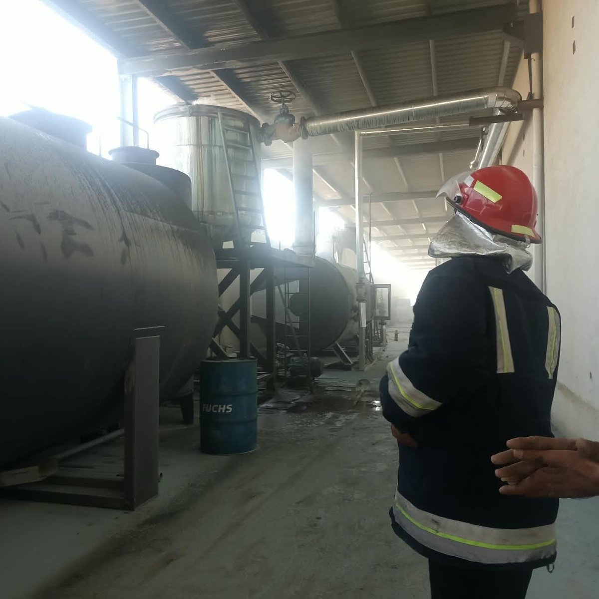 SyriaCivilDefe's tweet photo. 2/1_استجابت فرق الدفاع المدني السوري في وزارة الطوارئ وإدارة الكوارث، يوم أمس السبت 24 تشرين الأول، في عموم سوريا لـ47 حريقاً شملت المنازل والمحال التجارية والأعشاب والأشجار والقمامة والأسلاك الكهربائية، وعملت الفرق على إخماد الحرائق وتبريد مواقعها وتأمينها، https://t.co/P135uYmhH6