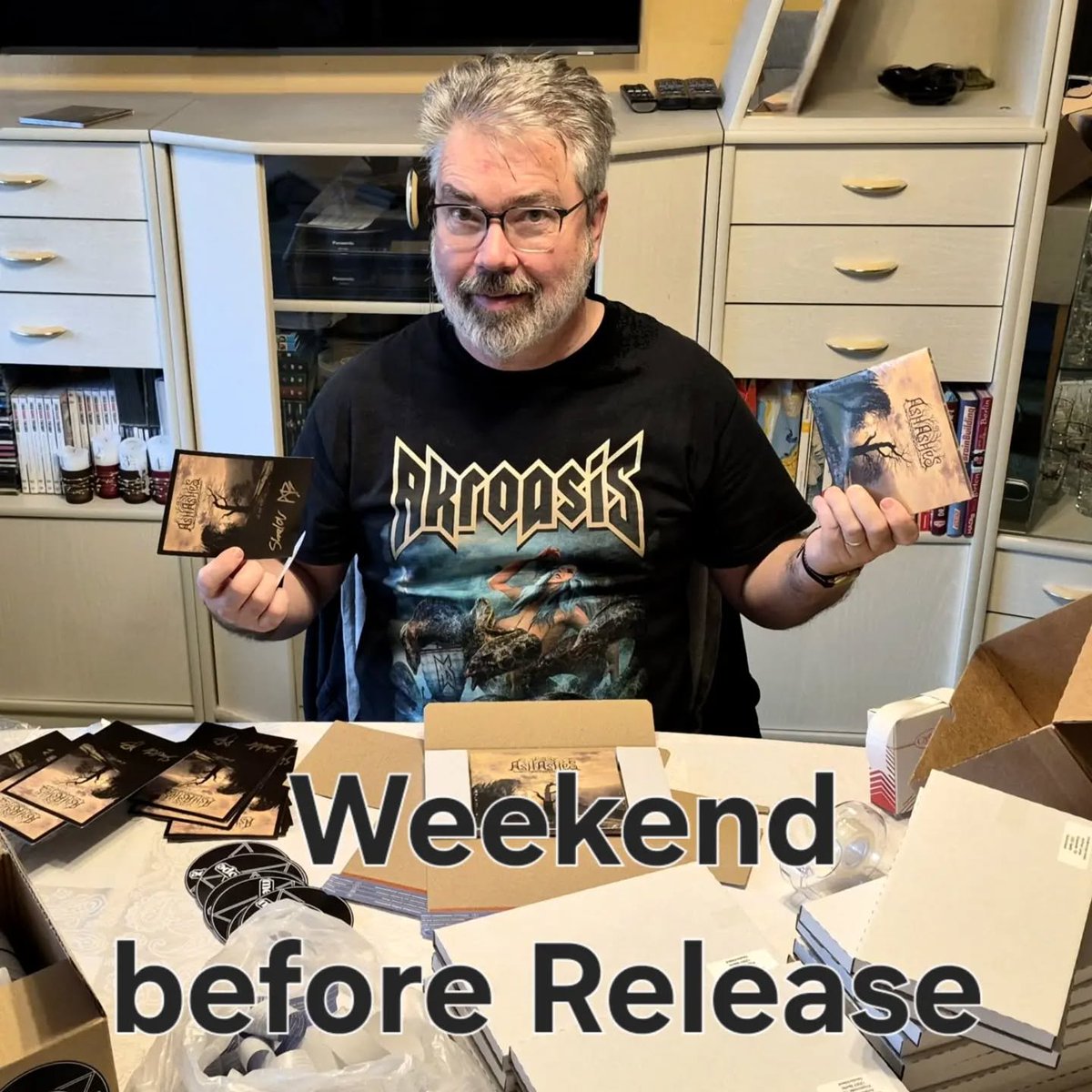 metalmessage's tweet photo. Es ist Wochenende: ASH OF ASHES is our passion and our mission!
Das Verpacken der ganzen Vorbestellungen ist Fluch und Freude zugleich.
#ashofashes #metalloscope #metalloscopemusic #epic #storyteller #metal #germany #heavymetal #newrelease #album https://t.co/9XkQqzEpEa