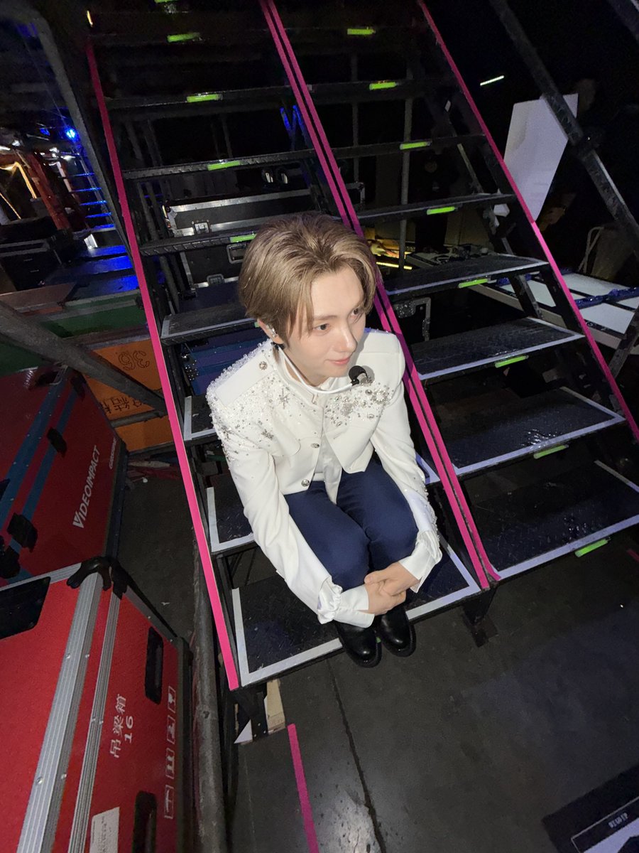TWSLATION_'s tweet photo. [261025] #YOUNGJAE WV POST

🐶: With the 24/7:FOR:YOU tour coming to an end in Kaohsiung, i think that someday, far into the future, when we look back on these days,

#영재 #TWS #투어스 @TWS_PLEDIS https://t.co/CVijGJAJfI