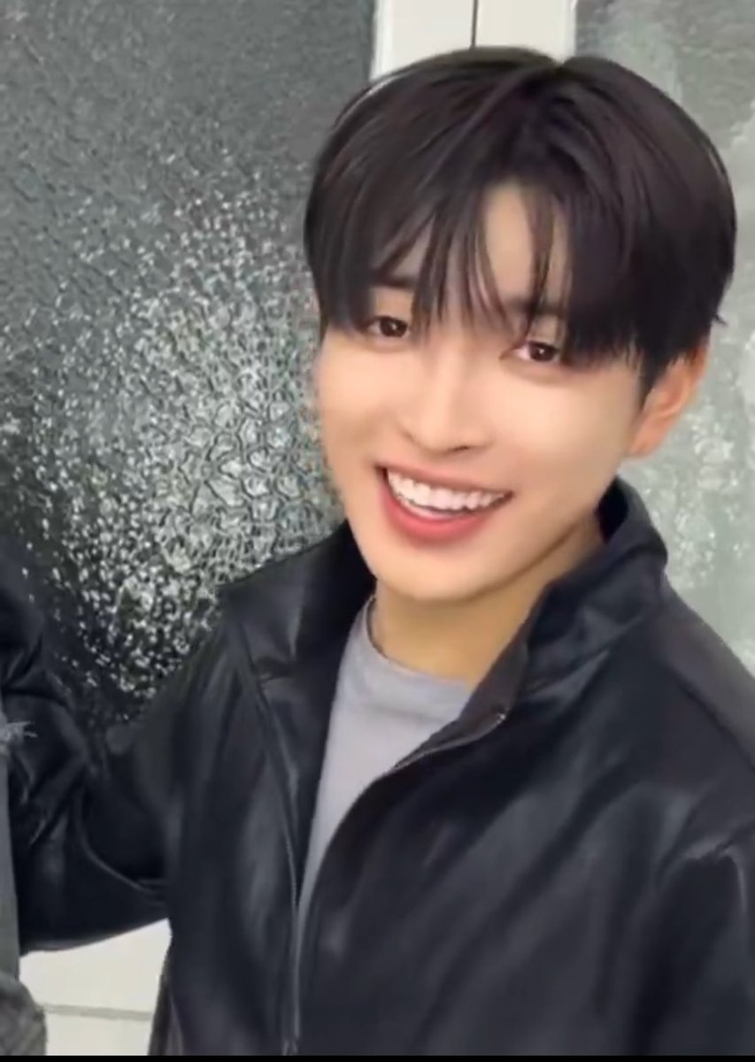 hongjoougay's tweet photo. something i didn't know i needed until now https://t.co/RstiOUJ8C1