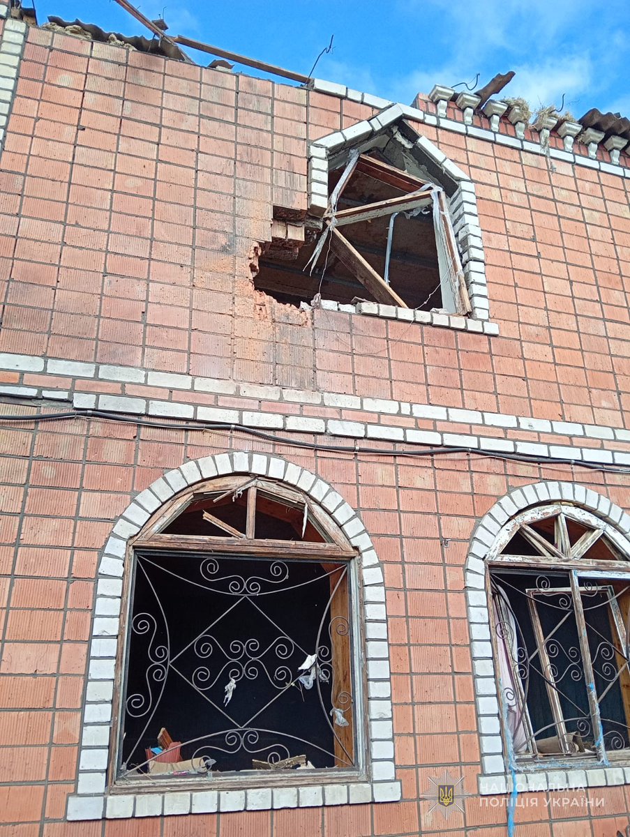 Police_ZP's tweet photo. Четверо людей поранені внаслідок російських обстрілів по Запоріжжю та району - поліція документує воєнні злочини окупантів

Деталі:➡️https://t.co/WksHSBwb1y

#НПУ #поліція_Запоріжжя #обстріли #документування #воєнні_злочини #поліція_на_війні #stoprussia https://t.co/gtcdeqZdKg