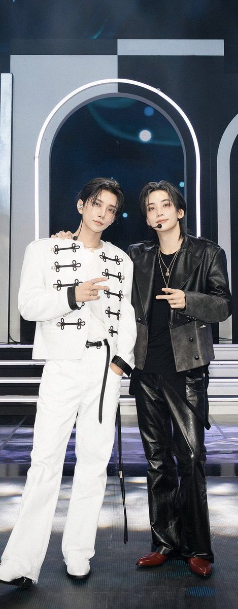 hjszones's tweet photo. joshua and jeonghan for music shows! you’ve worked so hard our jxj 🫳🏼🫳🏼 https://t.co/kL9BVehgQt