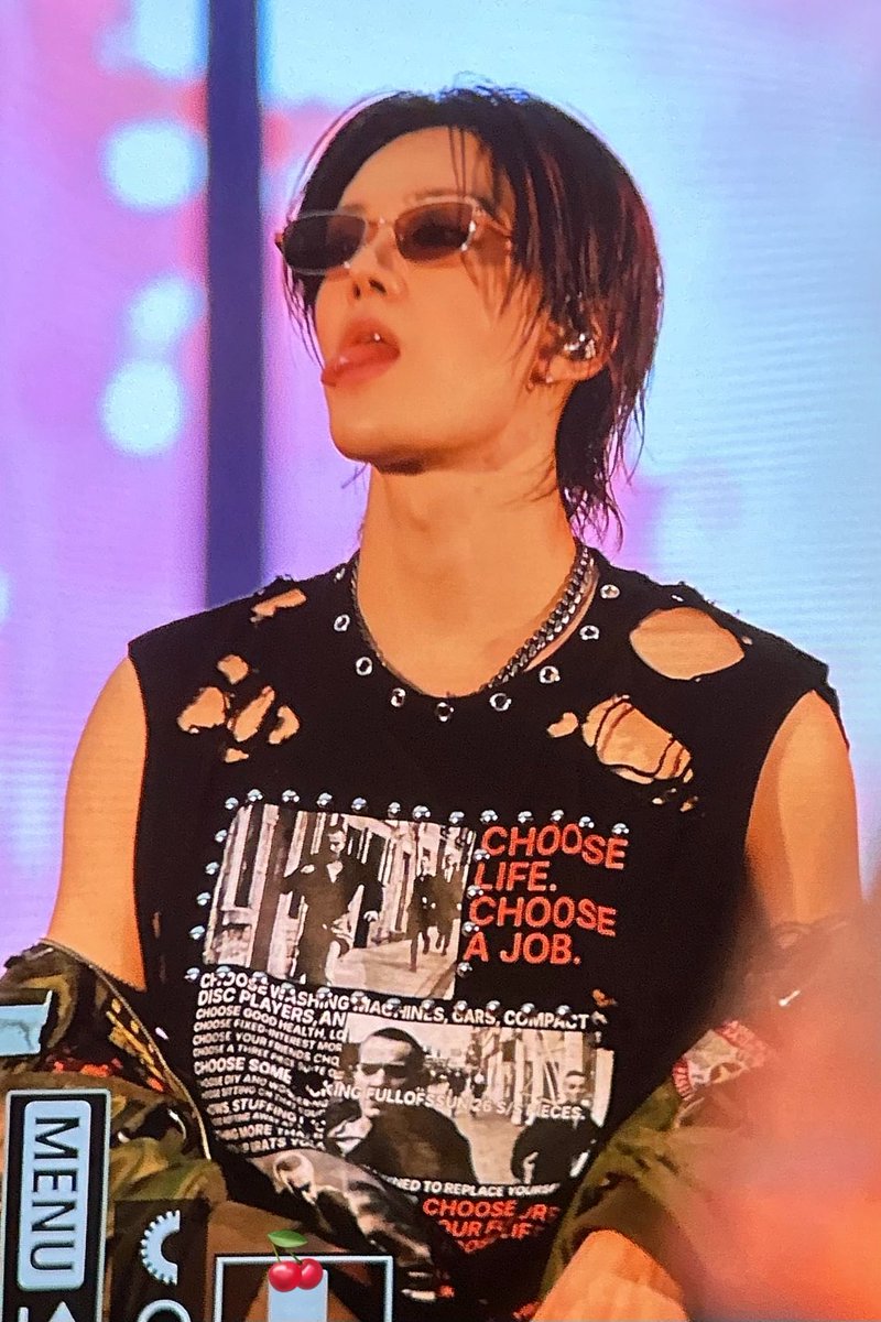 hkcmr_s2's tweet photo. 261025 THE REDLINE  #悠太  #YUTA https://t.co/pPdRbmRjM0