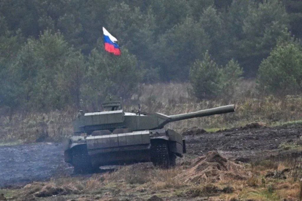 Sprinter_Press's tweet photo. Russia is considering the formation of dedicated units equipped with unmanned tanks based on the T-72 chassis to support offensive operations in Ukraine. The plan is aimed at reducing the risk to the crew and increasing fire support in high-risk areas.

As part of the Shturm project, various configurations of unmanned armored vehicles have been developed, including a model equipped with a 125 mm cannon and a fire support version with two 30 mm automatic cannons. 

However, the formation of these units is still under consideration and final details on when they will be operational have not been announced.