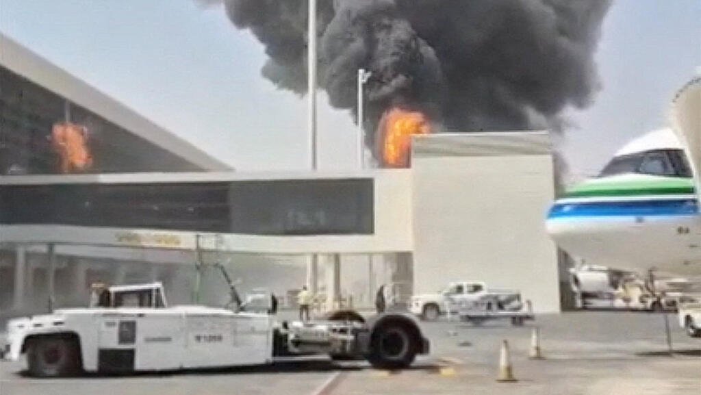 AlaaAli492614's tweet photo. بين إعلان استئناف الرحلات الأحد وتجديد الحوثيين تهديداتهم لمطار الرياض تبقى سلامة المسافرين وأطقم الطيران أولوية قصوى وأمن الأجواء وحماية البنية التحتية المدنية ضرورة لاستمرار حركة السفر وضمان سلامة الجميع. https://t.co/SQyrsPWzj2