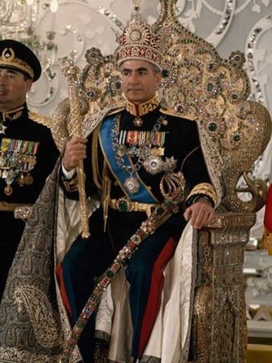 _gole_sahra_'s tweet photo. زادروزت خجسته، شاهنشاه ایران‌زمین، محمدرضا شاه پهلوی 👑🦁☀️
نامت در حافظهٔ تاریخ و قلب دوستدارانت جاودانه است؛
شاید سال‌ها از آن روزها گذشته باشد، اما عشق به ایرانِ باشکوه و یاد تو هنوز زنده است.
روحت شاد و یادت جاودان، پادشاه ایران https://t.co/CaSAZ1VAHL