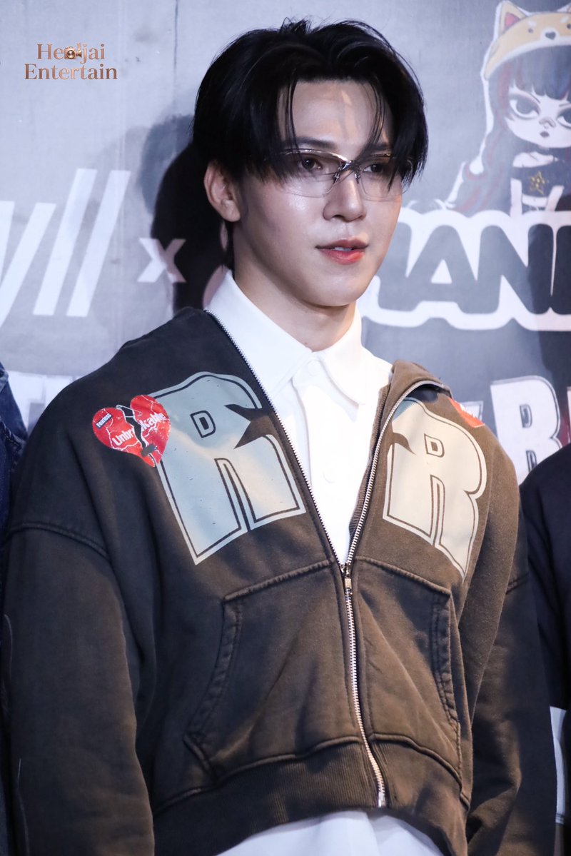HealJaiEnt's tweet photo. “เชน โรจนินทร์“ ในงาน “THE ROCKY RIOT!“🖤✨

YinxShane ANWYLL at SIAMCENTER
#YinxShaneTheRockyRiot

#Shanerler #ShaneRojanin
#ANWYLLxSHANERLER 
#THEROCKYRIOT 
#SHANERLER https://t.co/nIX3kaSAfN