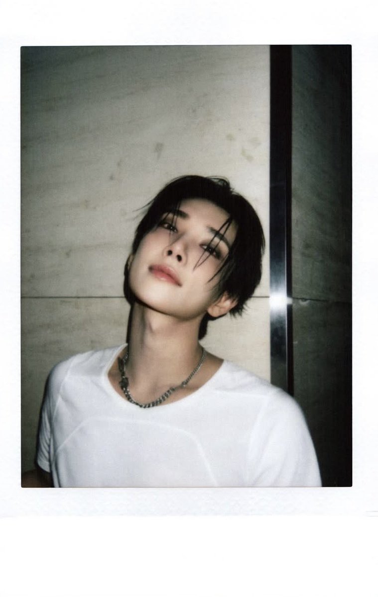shuasmedia's tweet photo. joshua polaroids in jxj promotions behind 📸🎞️ https://t.co/4IH9zWjipu