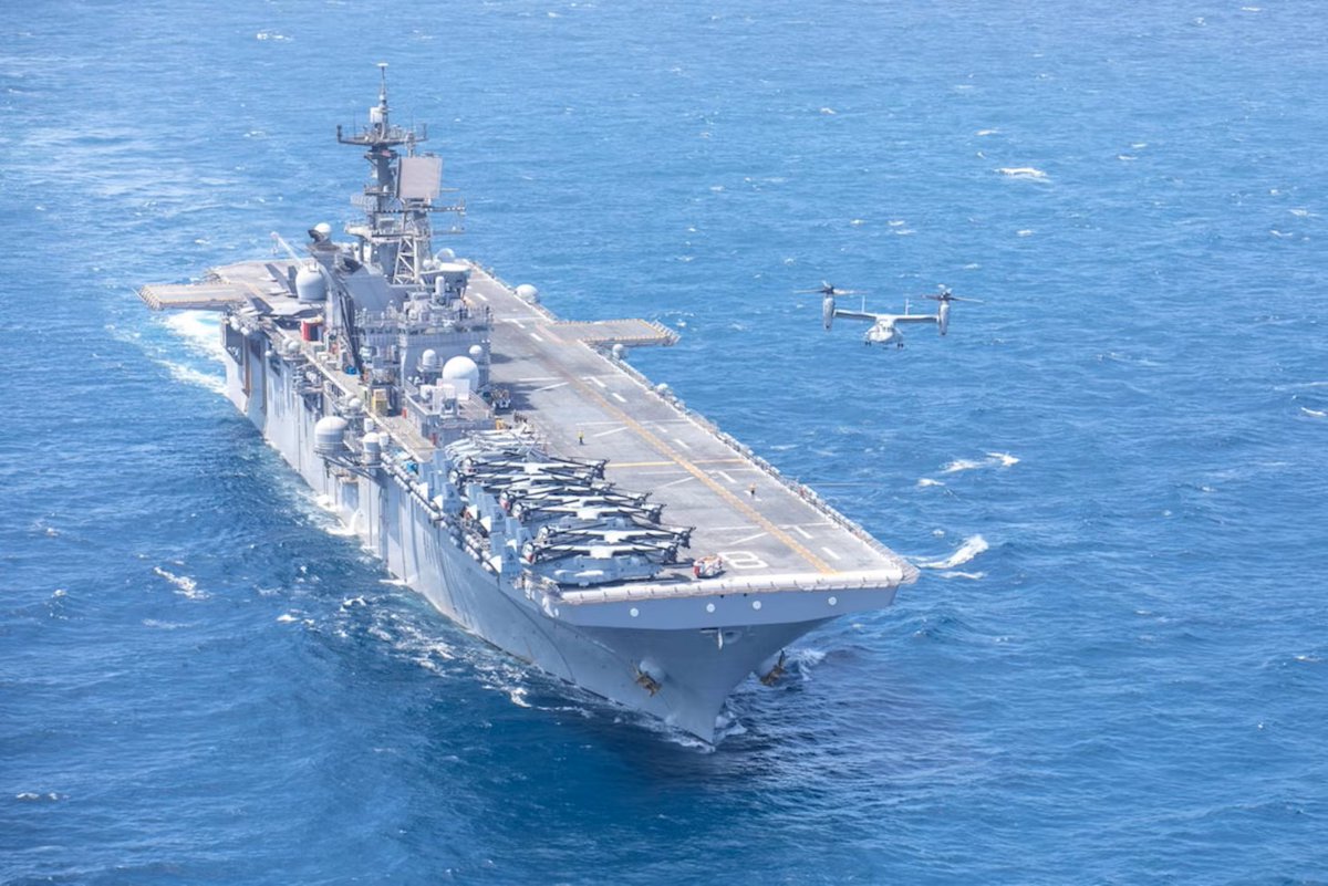 dairi01's tweet photo. 岩国基地からUSSマキン・アイランド（LHD 8）
に帰投するオスプレイ https://t.co/kDDHtPofvF