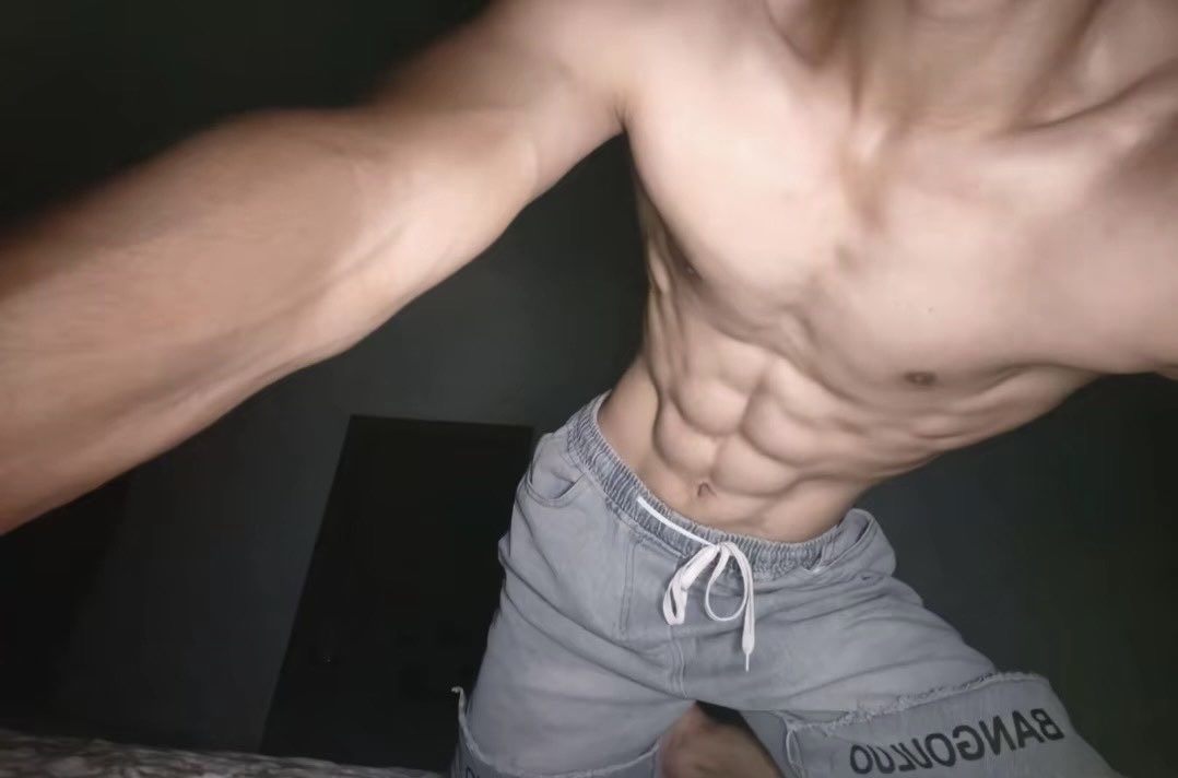 Ricevrsu's tweet photo. 我的长期炮友在哪里我不想自慰了 想草小狗跪着给爸爸👄爸爸把你骚逼操烂 https://t.co/Q5xbTkHfN6