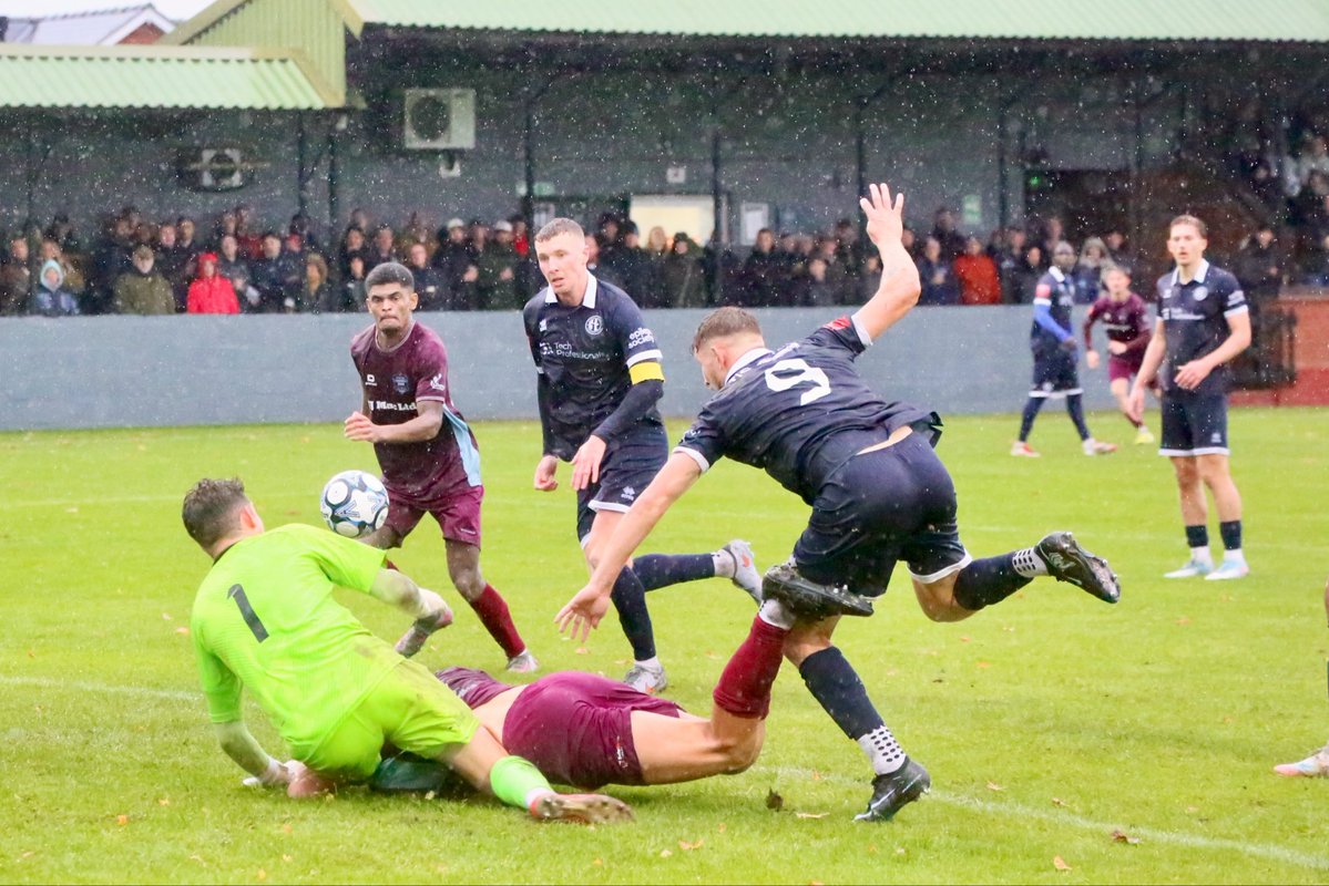 Jayphoto1993's tweet photo. Few frames from yesterday’s game @BourneTownFC vs @BanburyUnitedFC #FootballPhotography #Matchday #cupday #gameon #HistoryHappensHere https://t.co/qnnrz1J2MX