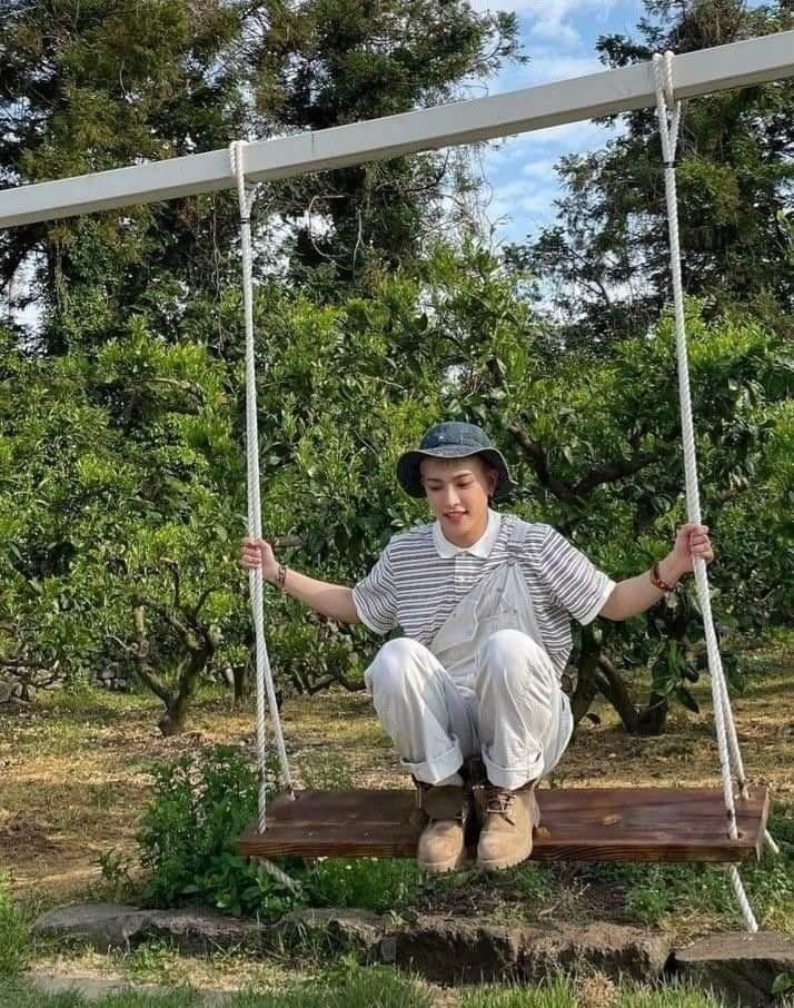 jungreunstation's tweet photo. 🐰 : จะเลิกแย่งชิงช้าลูกได้ยัง? https://t.co/HVGGdokNay