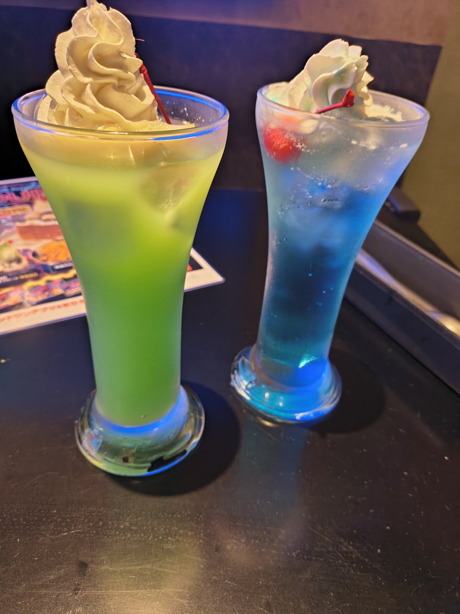 nerv0048's tweet photo. 青ブタ✕ラウンドワン
グッズは色々売り切れてますね💦
ドリンクは古賀ちゃん&amp;づっきー✨
なんか最近クリーム入りドリンク率高いw
#青ブタ https://t.co/UcdJgdHxEz