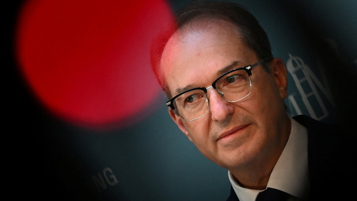 welt's tweet photo. Dobrindt will Berliner Vergesellschaftungspläne per Gesetz stoppen https://t.co/RnLt5DiwZf https://t.co/BbtbPZ3ooW