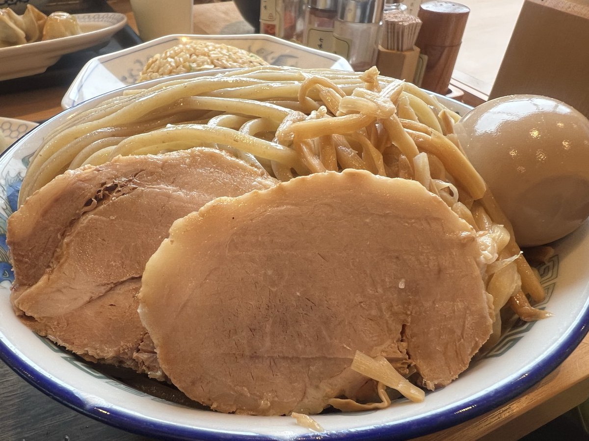 88ochan88's tweet photo. 舎鈴 カインズスーパーセンター上里本庄店さん

特製つけめん（特盛）
餃子
半チャーハン

要件を済ませて遅いお昼
太田イオン内にもあるが高崎からだと1番近いのはここ
特盛では物足りなそうだったので餃子と半チャーハンも追加

ごちそうさまでした

#舍鈴 https://t.co/AlkflOwntd
