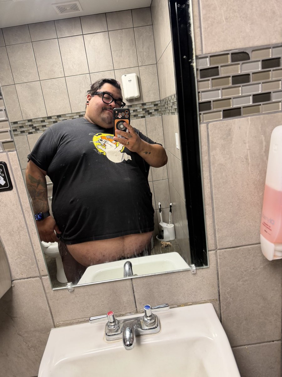 DutchGrows95's tweet photo. Late night Waffle House binge. 🤤🐽 https://t.co/QwYCEk0KS4