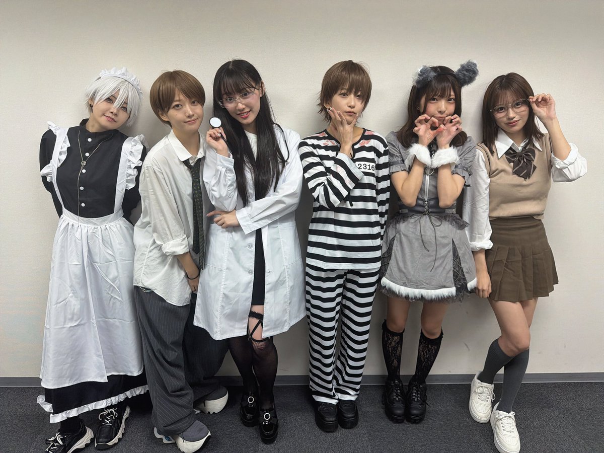tebasen_info's tweet photo. HELLOWEENチェキ会ありがとうございました🎃
個性あふれる仮装はいかがでしたか？

この後は、18:45からDIAMOND HALLにて『ハルライズNAGOYA』に出演させていただきます🌼お待ちしております💫

#手羽セン https://t.co/HOa4D5dyMJ