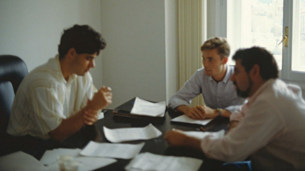 DinamicSoftware's tweet photo. @Bit_fans @Pablo_Dinamic @LuigiDeDinamic En la Torre de Madrid con David Gadner y Mark Lewis firmando el contrato entre EA y Dinamic > https://t.co/XEWbejnf0i
