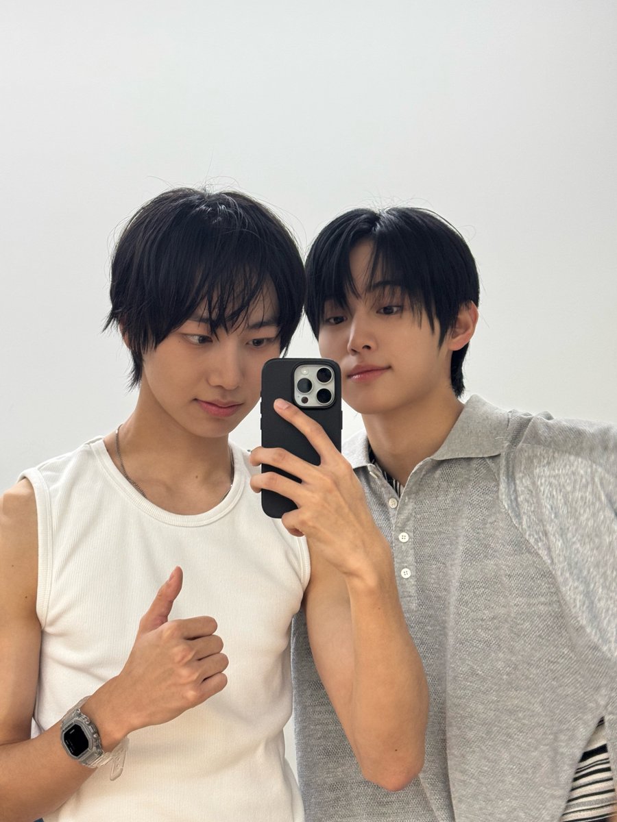 IDID_starship's tweet photo. [🌠] #장용훈_DID #박성현_DID
with ma bro again

#IDID #아이딧
#JANGYONGHOON #장용훈 
#PARKSEONGHYEON #박성현 https://t.co/YeYRv4cwui