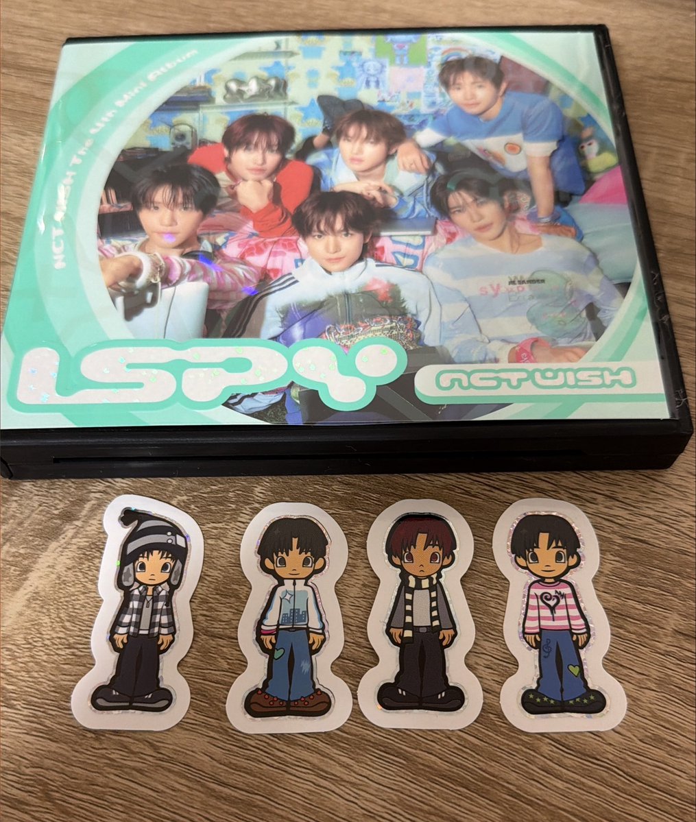 cy3_gx's tweet photo. 【 交換 】
NCT WISH うぃし I SPY シール

譲：1枚目画像のもの　シオン　リク　ジェヒ
　　シオントレカ

求：サクヤ（2枚目画像以外）>ユウシ

郵送希望です📮
コメント宜しくお願い致します🙇‍♀️ https://t.co/kfUv0gCUoL