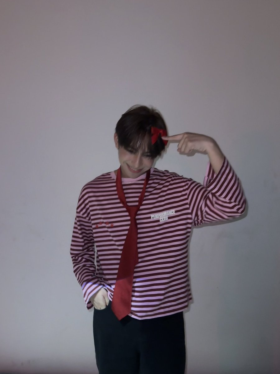 axllukecab's tweet photo. GUYS BLOSSOM TO PROMISE 1/5 costume hehe https://t.co/IJma70llDu