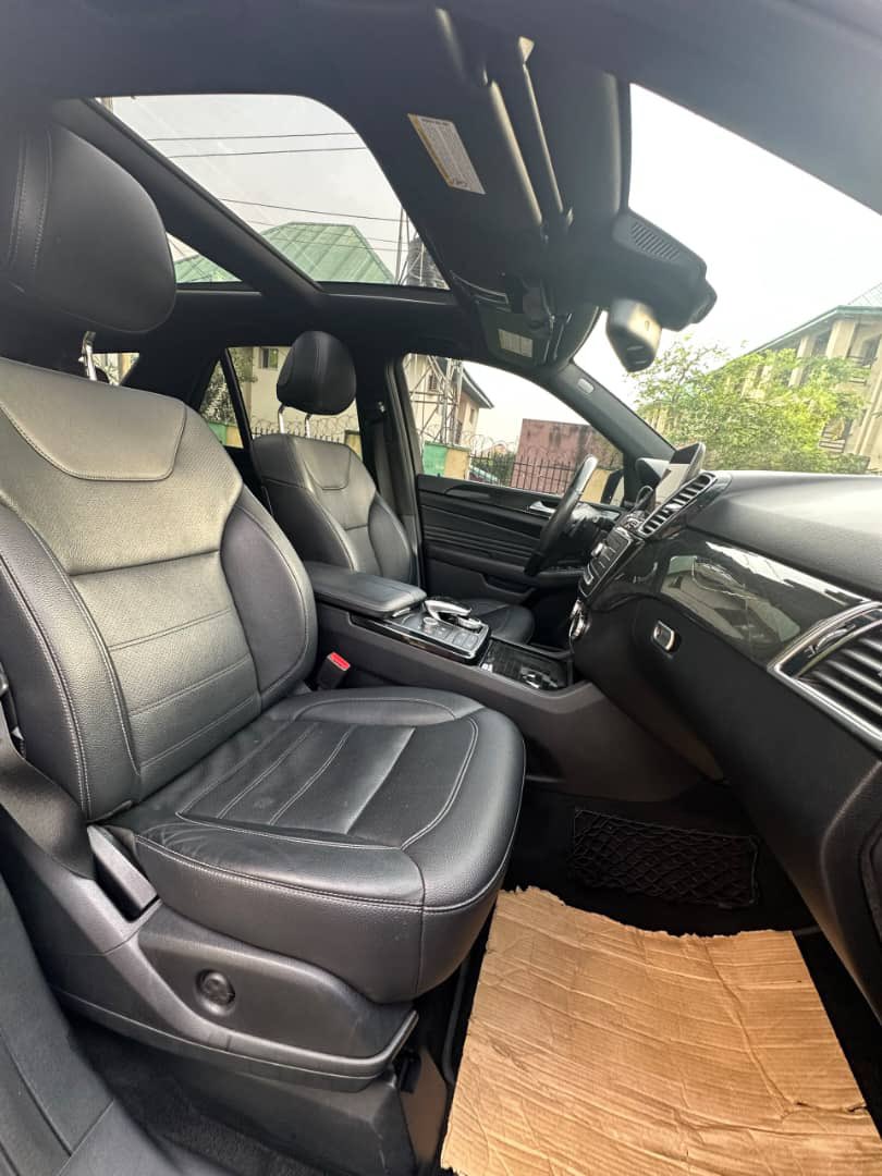 __buga's tweet photo. FOREIGN USED 2018 GLE43 AMG MERCEDES SUV FOR SALE 
-BLACK ON BLACK INTERIOR 
-2026 CUSTOM DUTY 

N49,500,000 NET
ABUJA 
09075065990 https://t.co/nyfG2ulugj