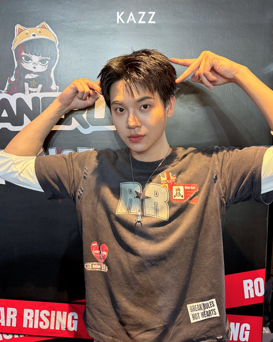 Kazzmagazine's tweet photo. เท่คูลเหมียวครับ! “หยิ่น” ในงาน ANWYLL x SHANERLER “THE ROCKY RIOT” Pop Up Store @ Siam Center 🤍

YinxShane ANWYLL at SIAMCENTER
#YinxShaneTheRockyRiot
#KAZZMAGAZINE https://t.co/hP5YR3TI1g