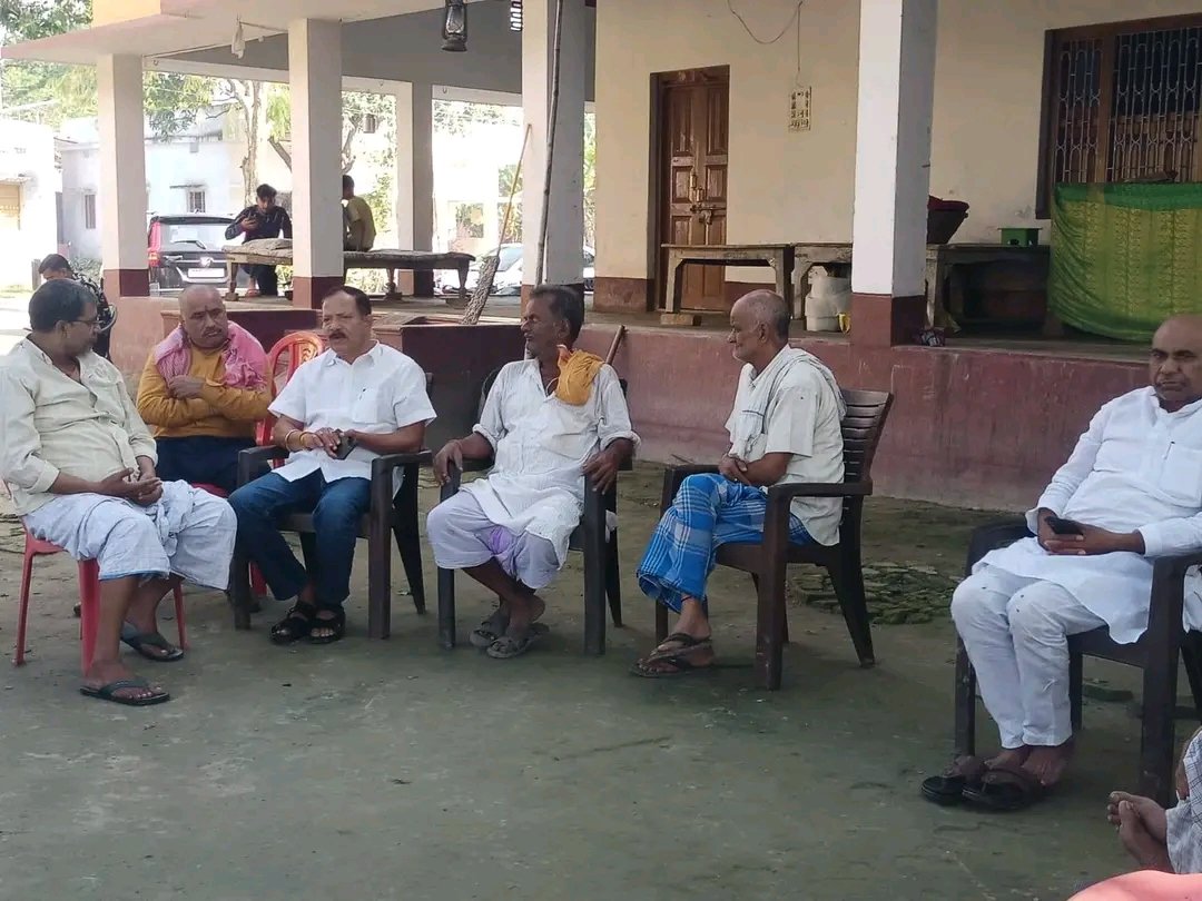 asinghmla's tweet photo. आज हाजीपुर विधानसभा क्षेत्र के इस्माइलपुर पंचायत अंतर्गत मिनापुर राई गांव में आयोजित होने वाले भुवनेश्वरी शक्ति महायज्ञ की तैयारी को लेकर आयोजित बैठक में शामिल हुआ। इस दौरान महायज्ञ के सफल आयोजन को लेकर विस्तृत चर्चा हुई। बैठक में उप प्रमुख नन्द किशोर सिंह एवं स्थानीय ग्रामीणों एवं अन्य गणमान्य लोगों की उपस्थिति रही।