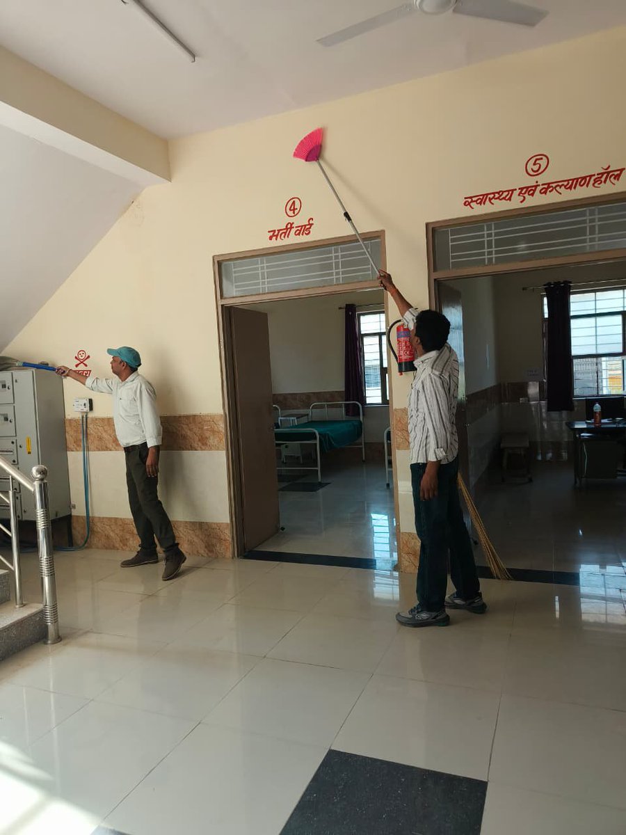 DausaIec's tweet photo. विशेष स्वच्छता अभियान 6.0 के तहत चिकित्सा संस्थानों में साफ-सफाई एवं स्वच्छता गतिविधियों के माध्यम से स्वच्छ और स्वस्थ वातावरण बनाने की पहल। 
#dausa 
#heathforall #MOHFW 
#SpecialCampaign6
#SafaiMeinBhalai
#CleanToCare https://t.co/eomRXEeo8q