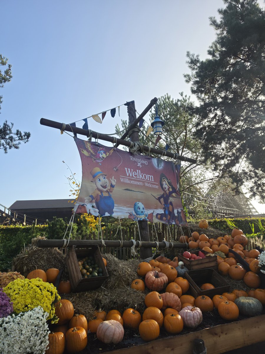 jeroen989's tweet photo. Een goedemorgen #Toverland. Vandaag weer eens genieten van jullie #Halloween-event. #Themepark https://t.co/r69d36eIQz