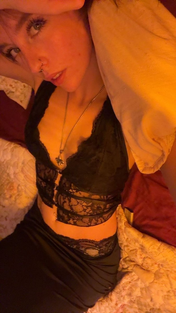 qiv_elle28's tweet photo. lowkey serving cunt and attitude https://t.co/gxDgykAD2e