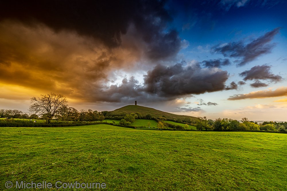 Glastomichelle's tweet photo. It was a bit stormy on this morning's walk here in Glastonbury. Rain showers and very very windy. https://t.co/3n1ZDbFvgE