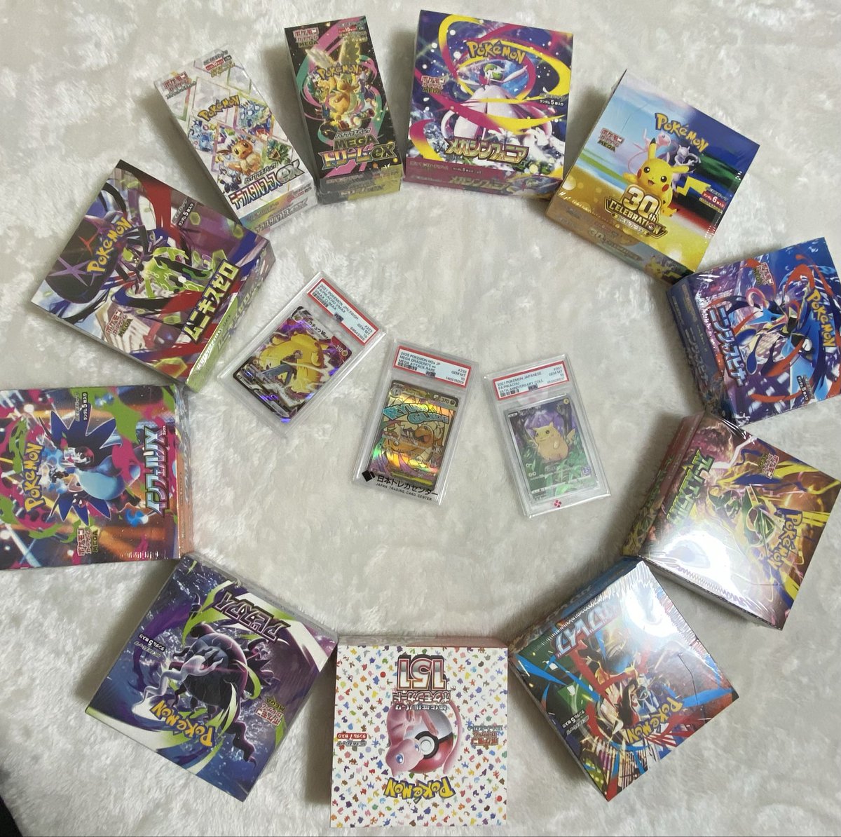 Mimitom8388's tweet photo. 🔥ポケカ好きのみんなに質問‼️🔥

この中なら、どっち派？😍

📦 BOX派？
✨ レアカード派？

ぜひコメントで教えてください👇

これからトレカショップ開業に向けて準備中！
ポケカ好きのみんなとつながりたいです🙌

#ポケカ #ポケモンカード #どっち派 https://t.co/6cwmugcynP