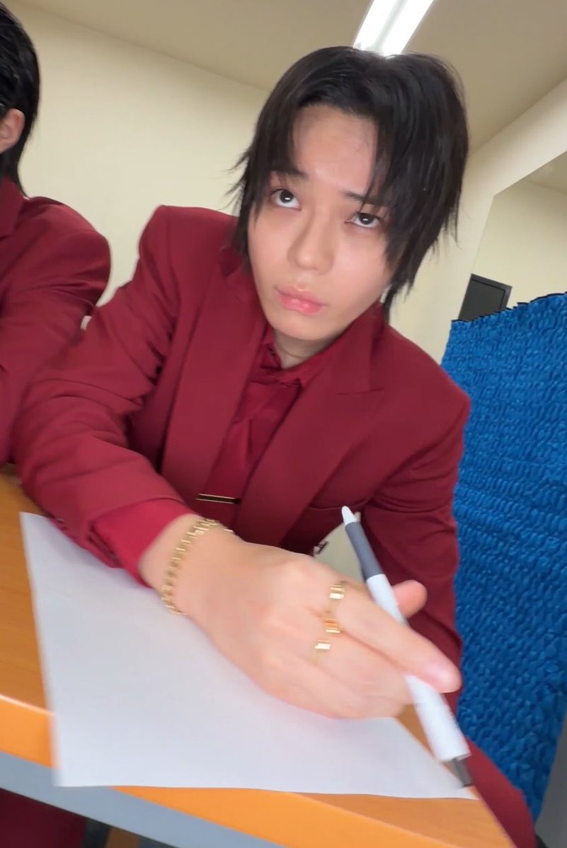 jannyouare's tweet photo. the artist                                       the art https://t.co/xSydplV2dA