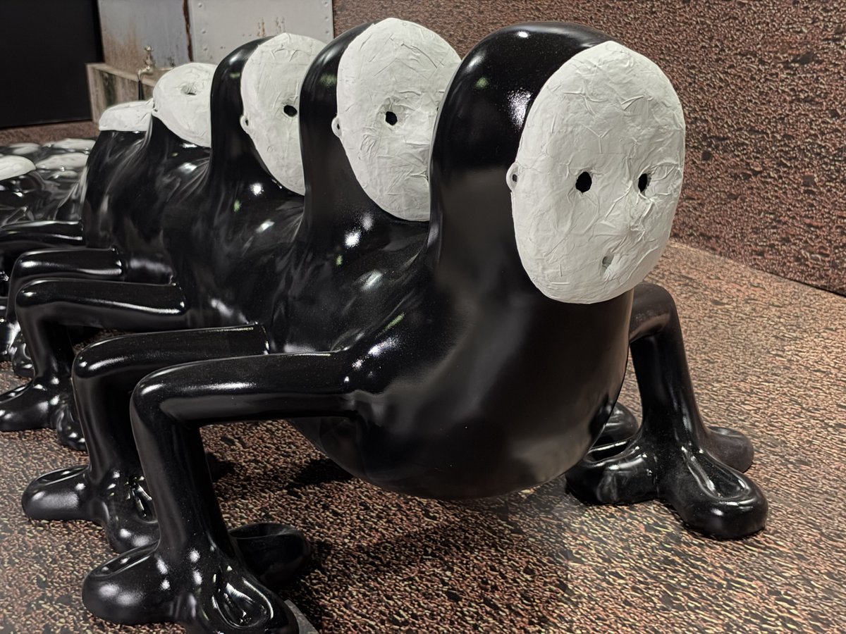 fanks3088's tweet photo. 間取り図の模型も、集落のジオラマも、実験の展示も、おせちも見たかったものだらけでしかもクオリティすごくてひたすら楽しかった。お弁当の何かがいる森が謎の居心地の良さ。あと、音声ガイドは必須！！何度聴いても楽しい！

#雨穴の変な世界展 https://t.co/A0HfwYn6mW