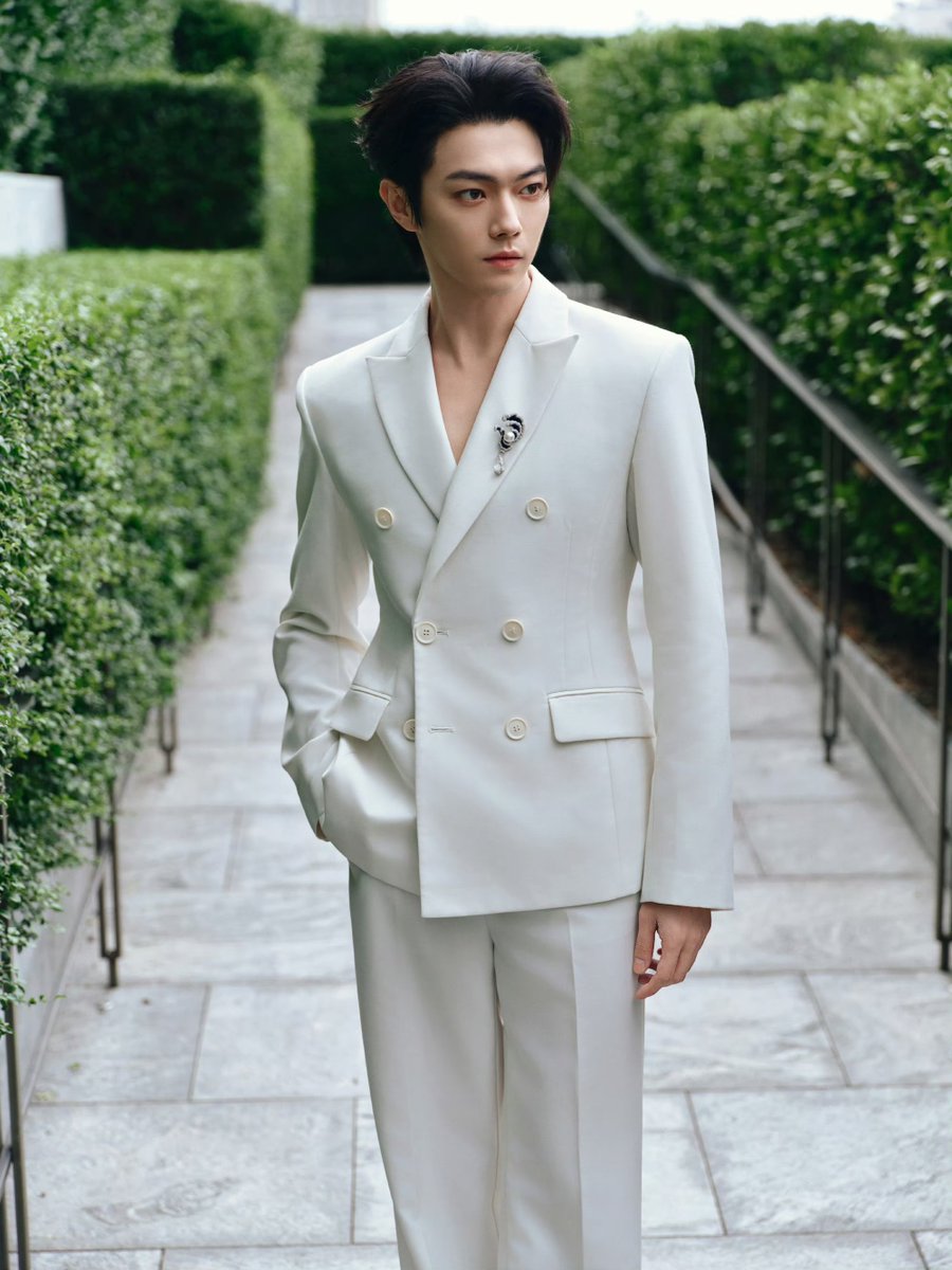 echoxukai's tweet photo. 𝙁𝙤𝙪𝙧 𝘿𝙖𝙮𝙨 𝙬𝙞𝙩𝙝 𝙓𝙪 𝙆𝙖𝙞 

OCT 22 - Brunello Cucinelli
OCT 23 - Vogue
OCT 24 - Albion
OCT 25 - Guerlain

#許凱 #许凯 #XuKai https://t.co/VbnvKEazXj