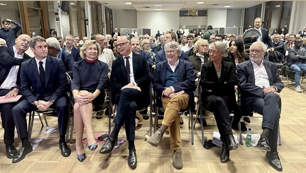 ChrisLegras's tweet photo. @horizons_bdx33 @EPhilippe_LH Moi je sais compter et je vois qu’avec 13 à 15% au premier tour, tu n’as aucune chance ! Retourne au #Havre retrouver ton petit ami @GillesBoyer et remettre de l’ordre dans ta ville et tes affaires ! Laisse tomber ! C’est mort Doudou https://t.co/22s7JJqaeY