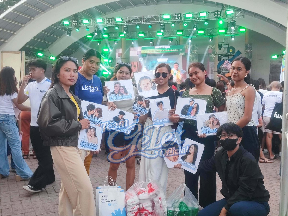 TeamGeLexOFC_'s tweet photo. Team Live? Present!

We had the sintras ready, but apparently, the scissors didn't get the memo. HAHAHA! The intention was to bring cutouts, but the sintras had other plans. Alexa, you might be receiving some unexpected recognition today!

You're officially certified as our forever favorite, Alexa! 

ALEXA DUMAGUETEs PINANGGA