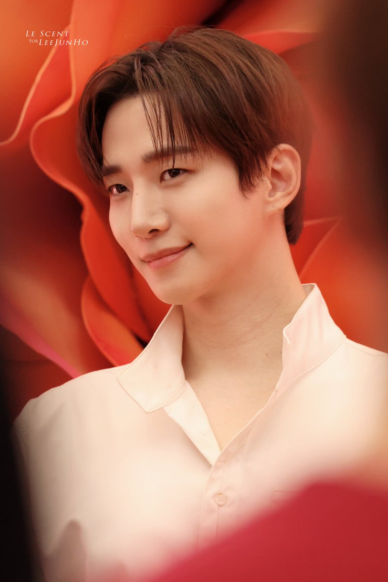LeScent_le2jh's tweet photo. 261025 #Cuckootopia PopUp Cuckoo Global Ambassador 🐧

쿠쿠왕쟈님🤴🏻

#이준호 #LEEJUNHO https://t.co/GMCyJ5pSis
