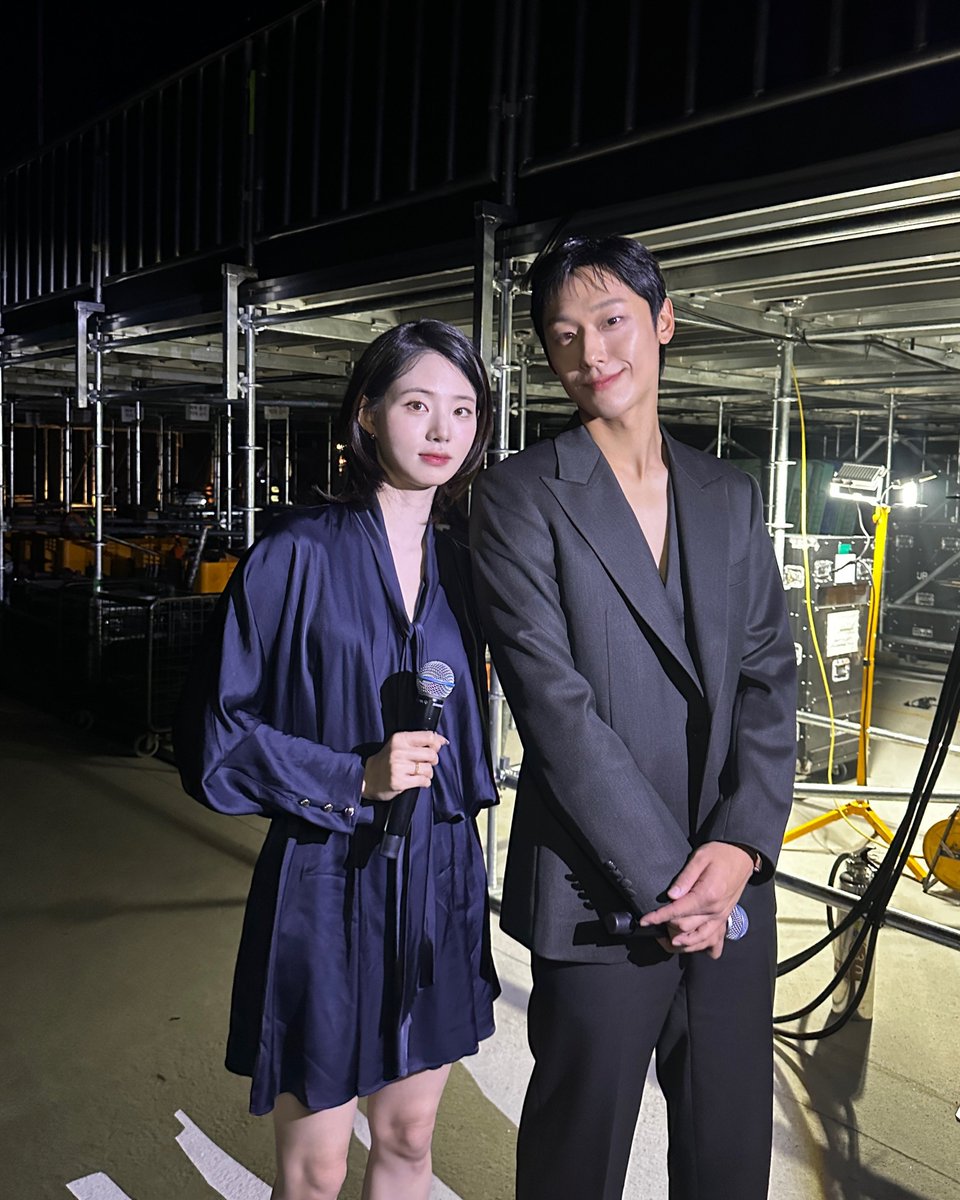 blueskypallette's tweet photo. Prettiest Shin Sia posted with Lee Dohyun!!

Our Eunha Sajang and hotelier Sangsoon 💫💙

📸shinsiaa_ https://t.co/FbLNh6CvwN