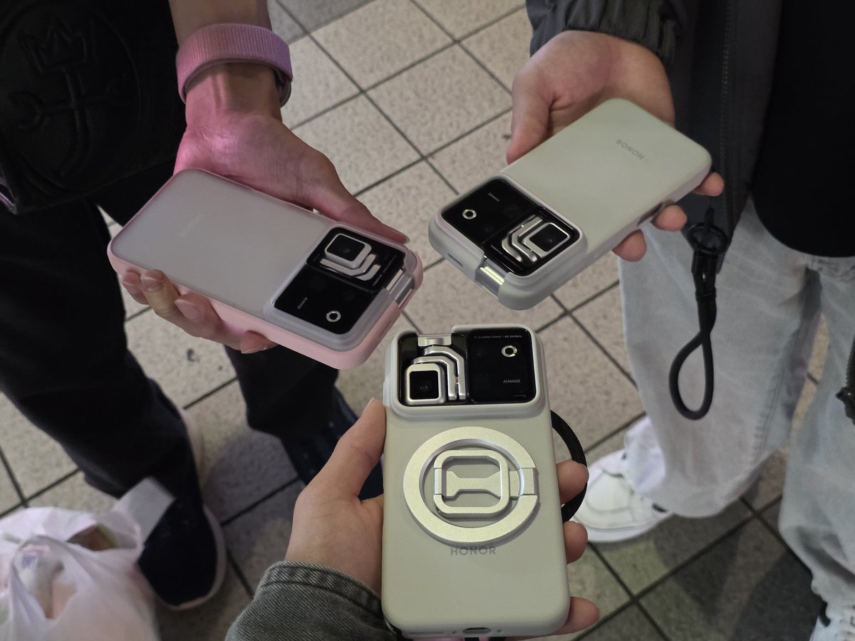tan0238's tweet photo. RobotPhoneエンカ！
ガチでキモすぎる笑笑 https://t.co/uRy92HEfmt