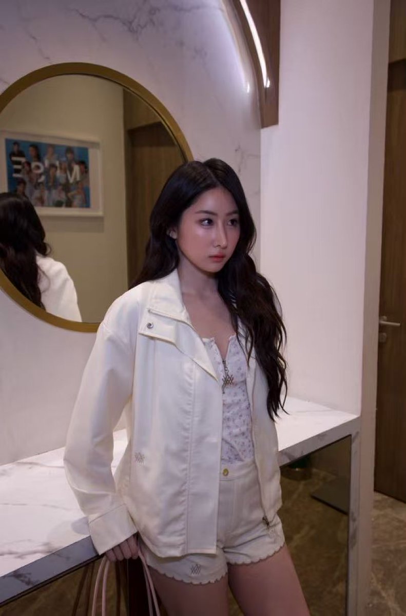 zhenxu13's tweet photo. 9. Gorgeous Yoko at ICONSIAM WACAY show

APASRA HOOKS EFW26
APASRA WACAY EFW26
#YokoatEFW26ICONSIAM https://t.co/bdcIUwnMoU