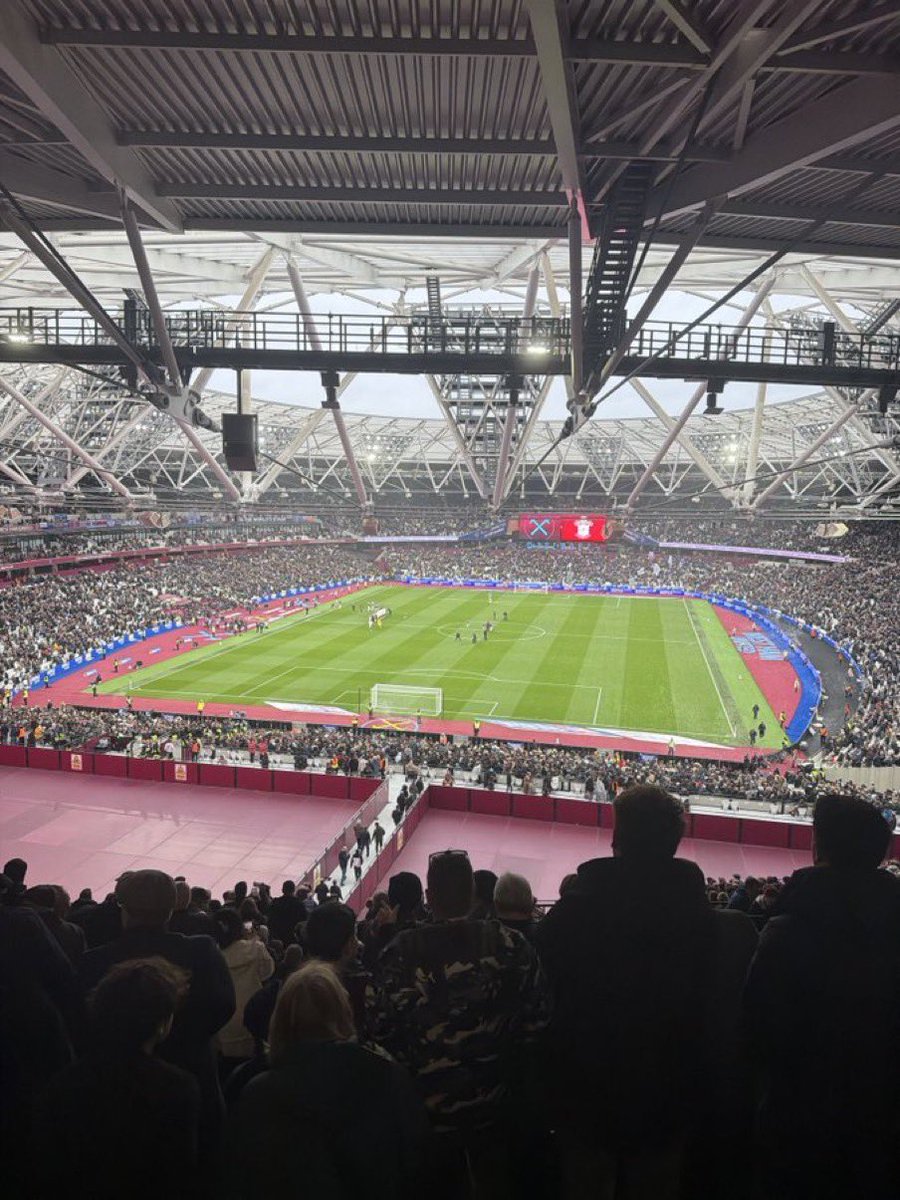 MarcEdition's tweet photo. A day of shite football, shite weather but good company https://t.co/FdU3hNbDfG