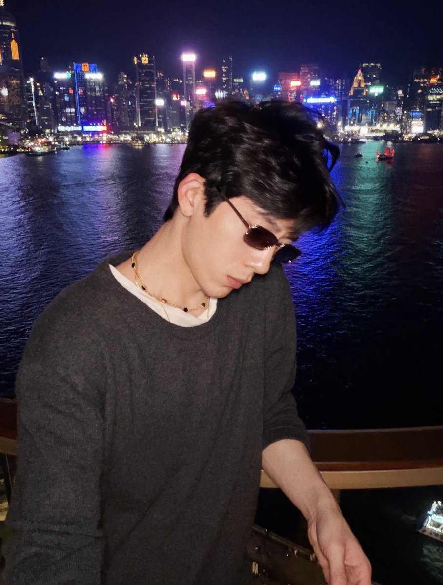 immy_PFJJ's tweet photo. 15 ปีก่อน #จิ่งป๋อหรัน โพสต์แสดงความในใจของเขา
10ปีก่อนในงานแฟนมีตปี 2016 เขาเคยพูดไว้ว่า
“เมื่อมีใครถามว่าคุณเป็นแฟนคลับของใคร ผมหวังว่าพวกคุณจะสามารถตอบชื่อ ‘จิ่งป๋อหรัน’ ออกไปได้อย่างเต็มปากเต็มคำ ด้วยความภาคภูมิใจอย่างที่สุด” 🥹❤️
หวังว่าคุณจะภูมิใจกับตัวเองในปีนี้ด้วยเช่นกัน https://t.co/JQj7AYcbZA