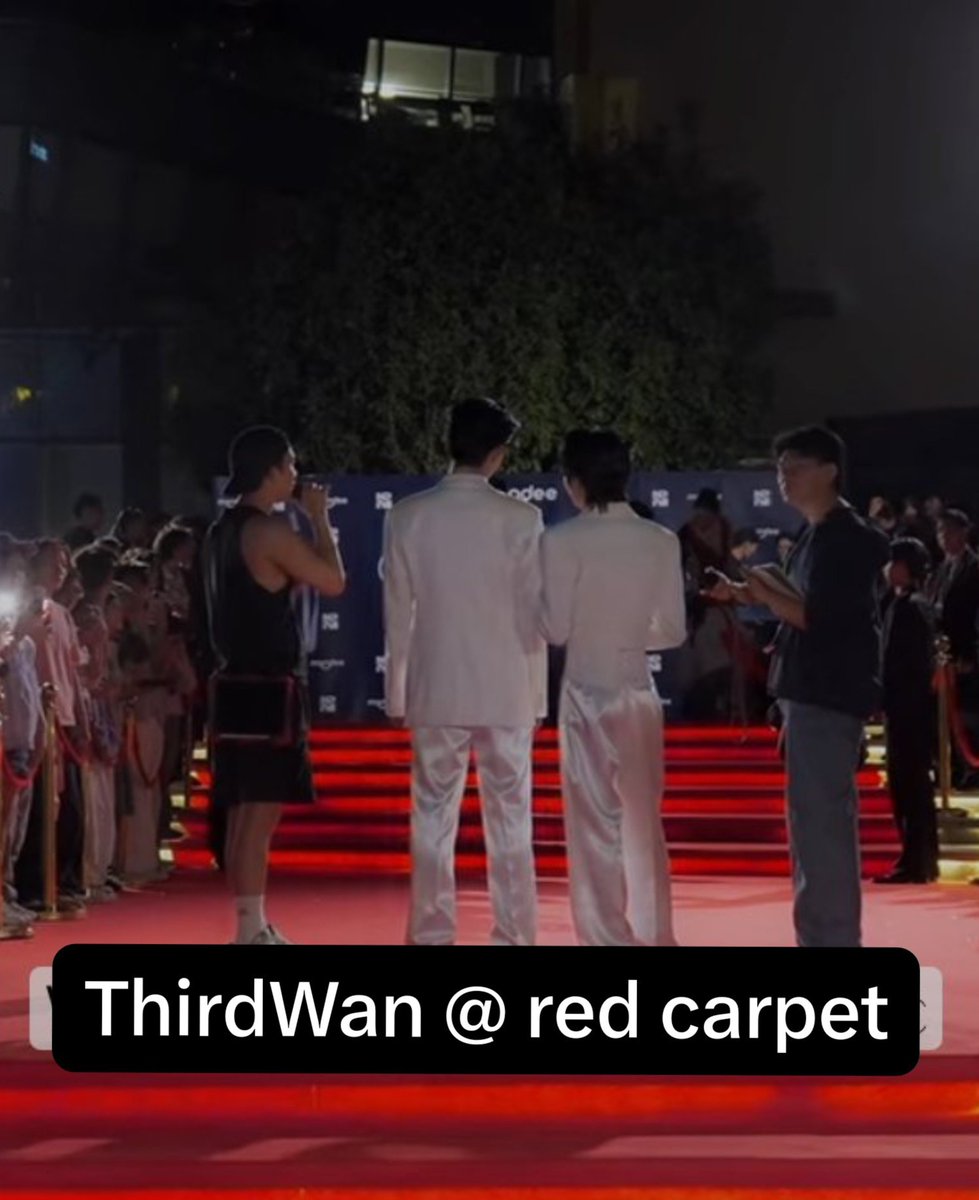 auausavedme's tweet photo. PLOT TWIST: Everything we've seen so far in Mr. Fanboy is just a series again in a series AND THIRD AND WAN ARE JUST THE ROLES THEY'RE PLAYING 💀

Them in the red carpet? AND AUAUSAVE IN THE LAST Q wearing the same clothes from the audition scene in EP1?? 😭 LOOK 👇🏻

#MrFanboyEP9 https://t.co/LsQ7rj3jbI