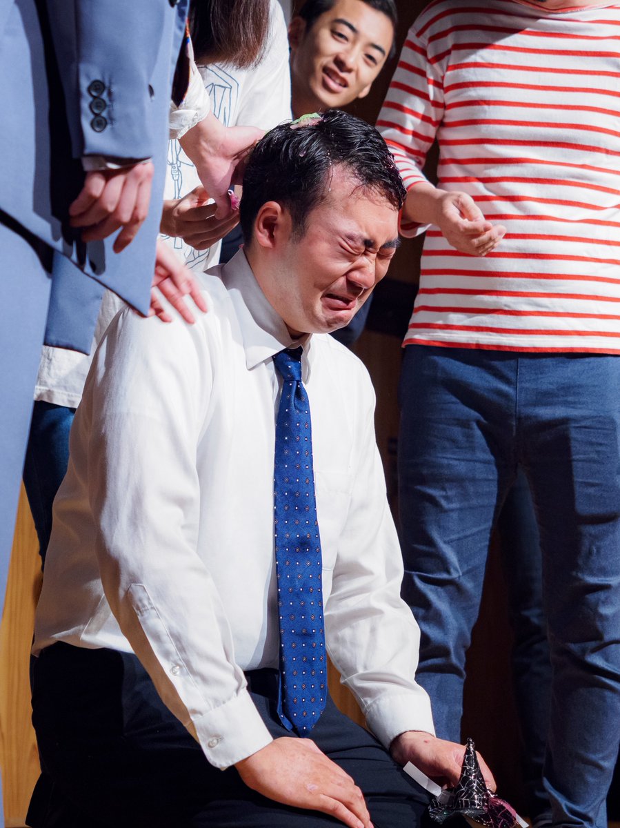 gohandeshita's tweet photo. ネタで頭につけたスライムが取れなくなり、泣きながら周りに取ってもらう永井さん 「恥ずかしいので誰か一緒に帰ってください……」 https://t.co/TneB5Oz3Sf