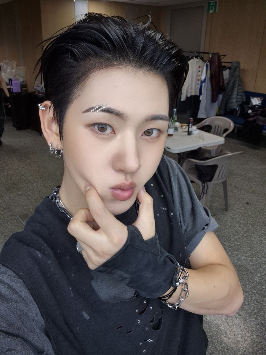 gyerangmax's tweet photo. 요즘 이 포즈 좋아하는거 같어 https://t.co/PXmbnFIQ4T